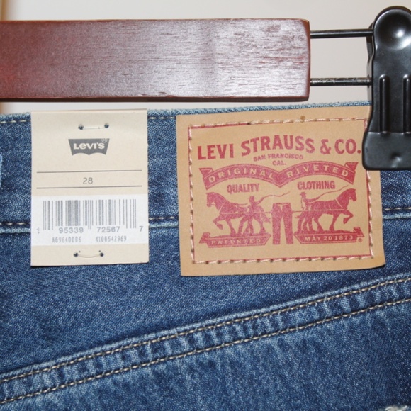 Levi's Low Pro Straight Distressed Jeans | Size 28 | NWT | MSRP $79.50 - Picture 3 of 4